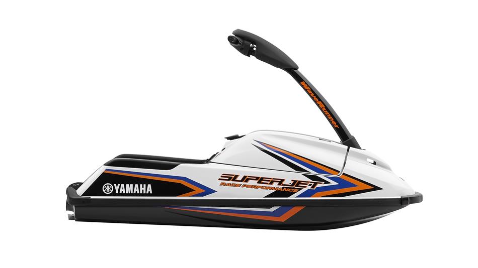 2016-Yamaha-SuperJet-EU-Pure-White-with-Orange-and-Blue-Studio-002-osob
